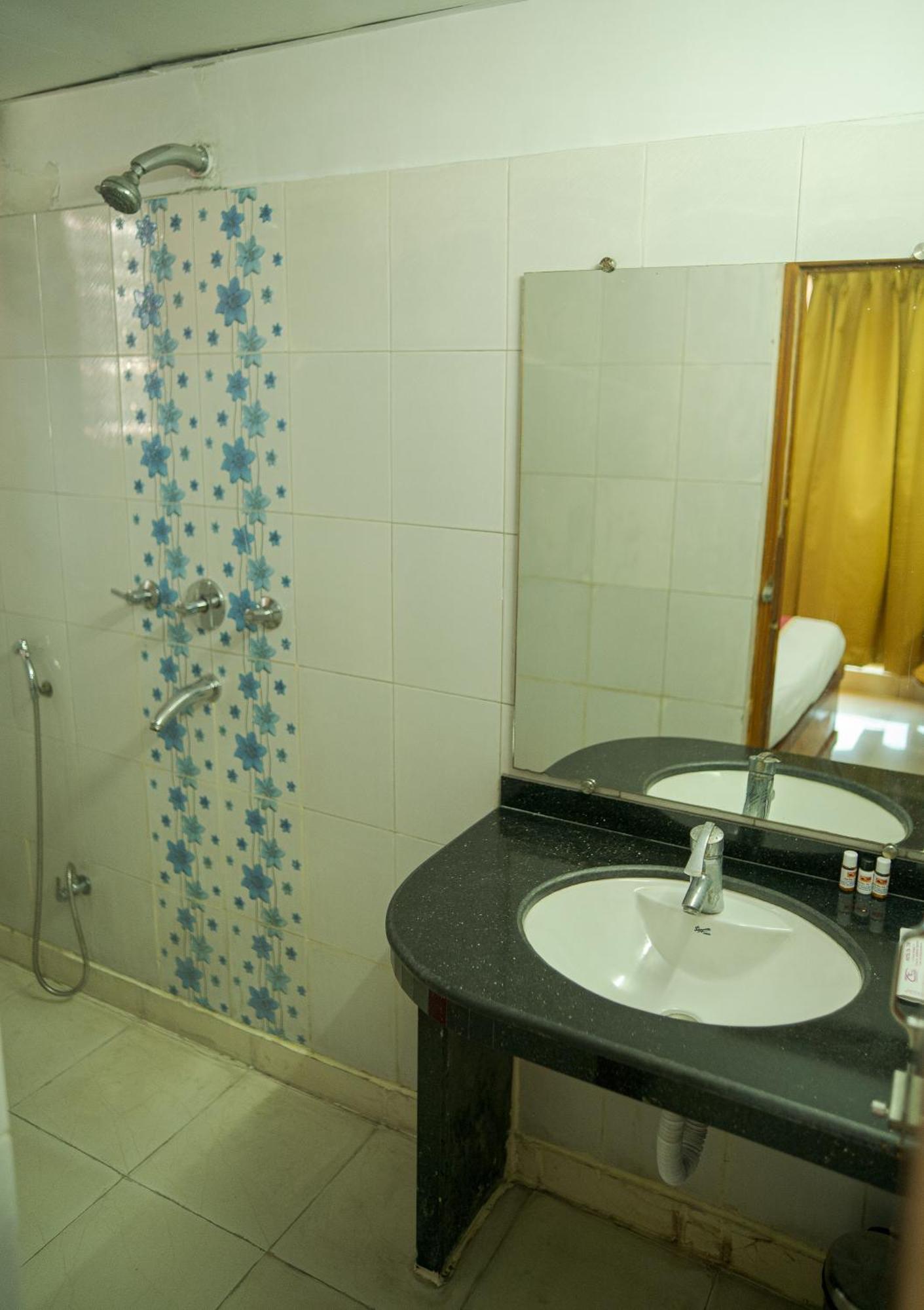 Hotel Ta-Tin Durgāpur 外观 照片